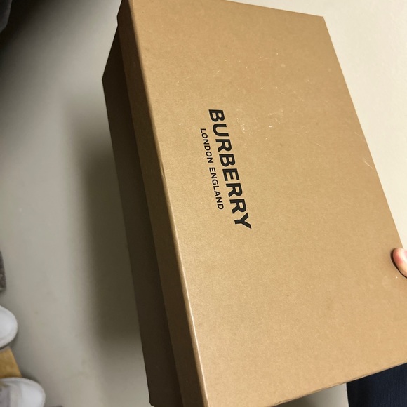 Used Burberry slides, minor scratches, proven authenticity - Picture 2 of 5